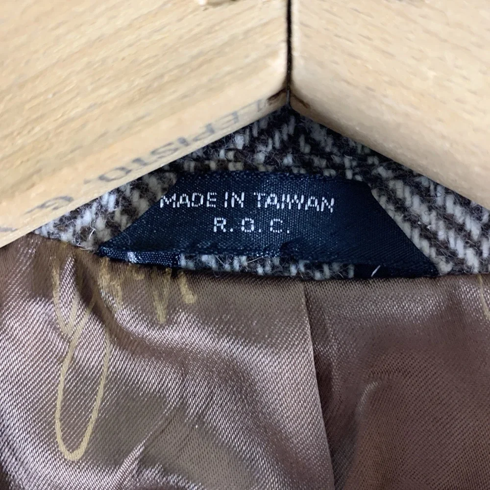 VTG Mens Herringbone Tweed Sport Coat Sz 44R Wood Buttons Ivy League Preppy